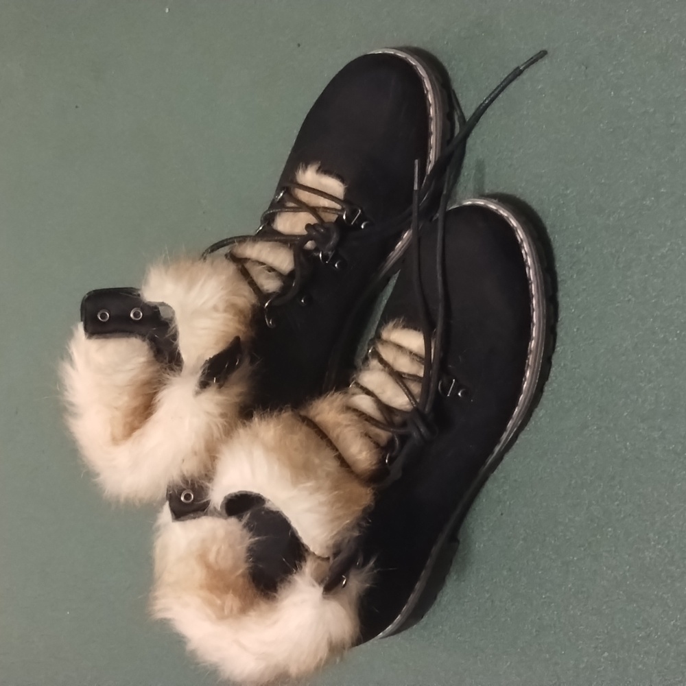 Woman's Black fashion Boots Faux fur trim Size 10 Manufactured by Wild Diva